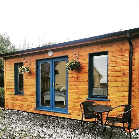 להינץ' Ceaser'S Cabin Is A Cosy 1 Bedroom Cabin מראה חיצוני תמונה